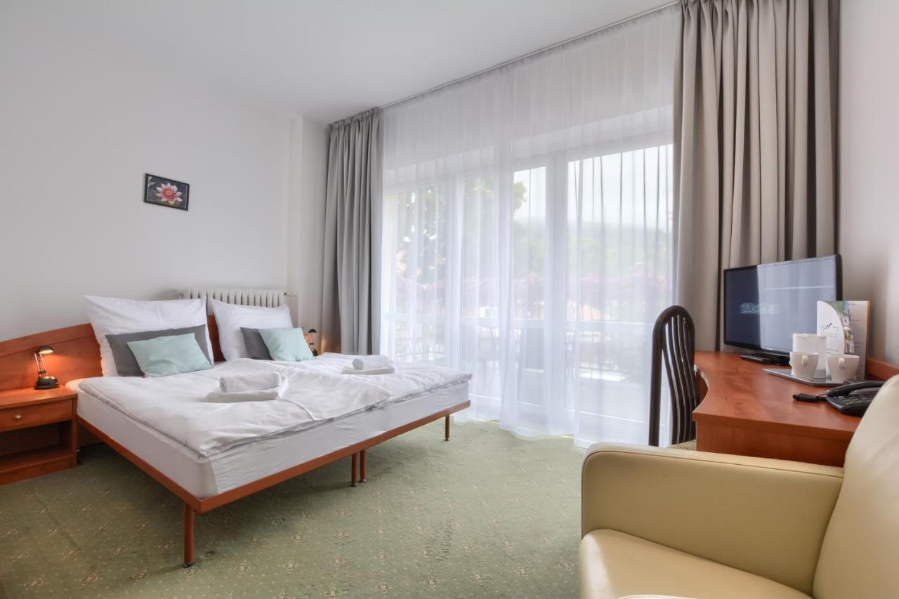 Hotel Krysztal Świeradów-Zdrój Exteriér fotografie